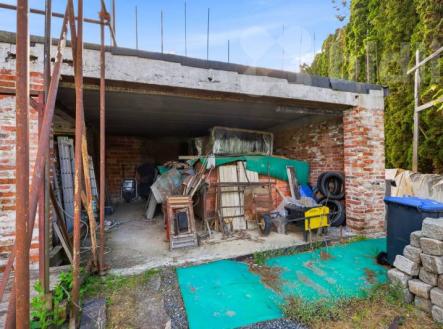 Rozestavěný rodinný dům na výjimečném pozemku v Hulicích | Prodej - dům/vila, 400 m²