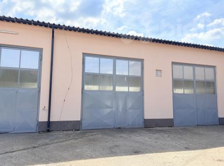 Pronájem výrobní haly 445 m2 v komerčním areálu v Pečkách | Pronájem - výrobní prostor, 445 m²