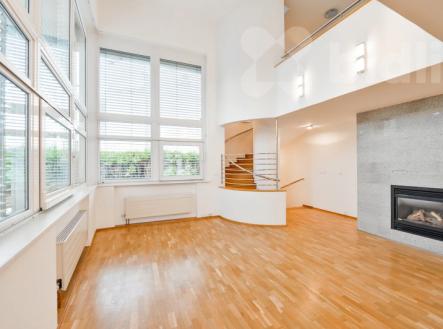 7+kk s bazénem a terasami a 4 parkovacími místy | Pronájem - dům/vila, 379 m²