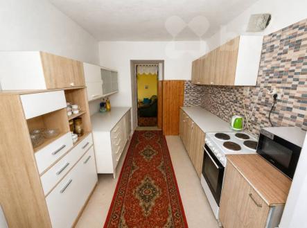 Prodej podílu 1/3 rodinného domu, pozemek 7 508 m2 | Prodej - dům/vila, 150 m²