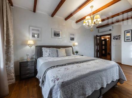 Moderní rodinný dům v srdci Předboje: Ulice Pod Hřištěm | Prodej - dům/vila, 283 m²