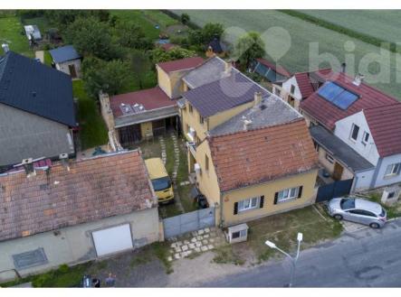 Dronový záběr domu | Prodej - dům/vila, 130 m²