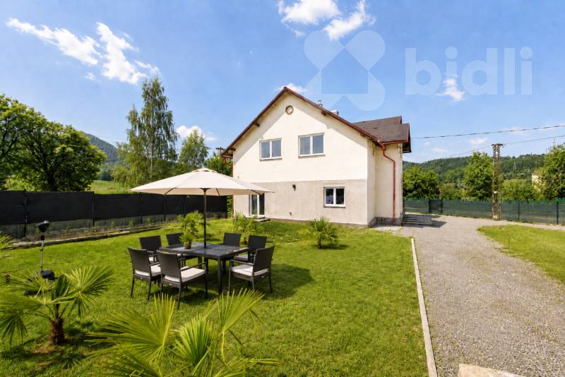 Prodej RD 7+1, 230m2, bazén, pozemek cca 1500 m2, cihla, Prysk, Vesnička - okr. Česká Lípa