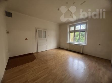 Prodej bytu 2+1, 64 m2, zahrada 550 m2, úložné prostory 38 m2, parkování na pozemku, Nelahozeves | Prodej bytu, 2+1, 66 m²