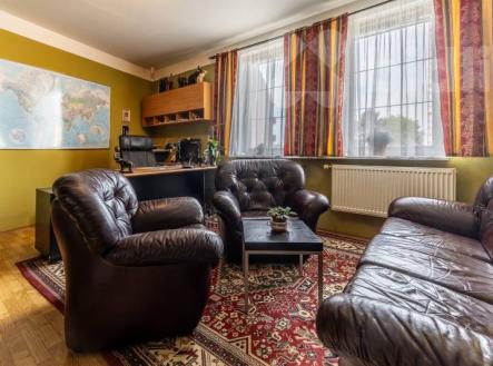 Výjimečný rodinný dům 248 m2 s výnosovou restaurací- Praha 8, Kobylisy | Prodej - dům/vila, 247 m²