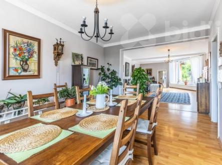 Výjimečný rodinný dům 248 m2 s výnosovou restaurací- Praha 8, Kobylisy | Prodej - dům/vila, 247 m²