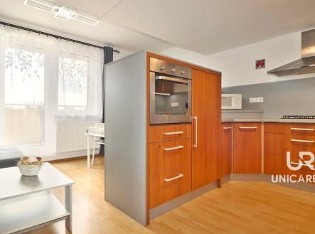 nabizime-k-prodeji-velmi-pekny-mezonetovy-byt-3-kk-77-m2-ve-velesovicich-kuchyne-s-obyvacim-eb67c3 | Prodej bytu, 3+kk, 77 m²