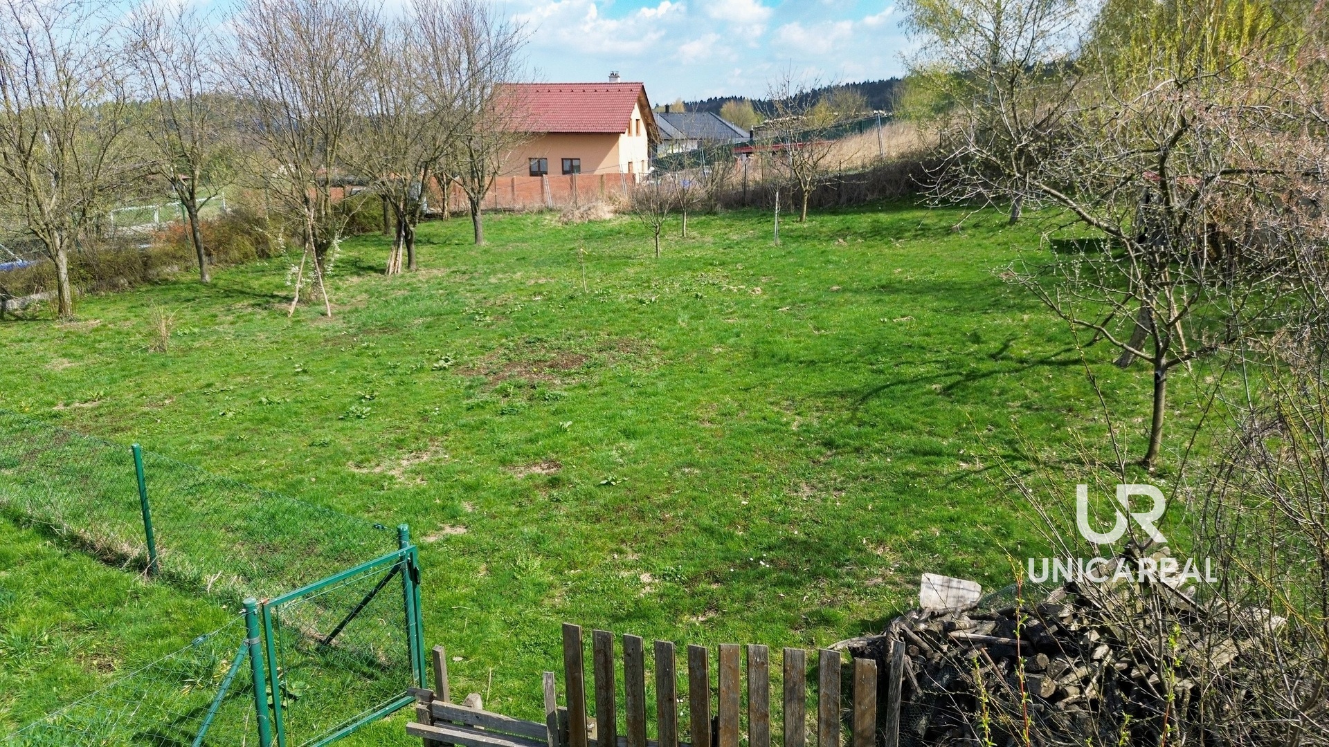 Zahrada, st. pozemek za domem