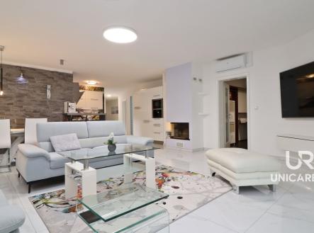 2 prodej vily, rodinný dům s bazénem Brno Komín | Prodej - dům/vila, 199 m²