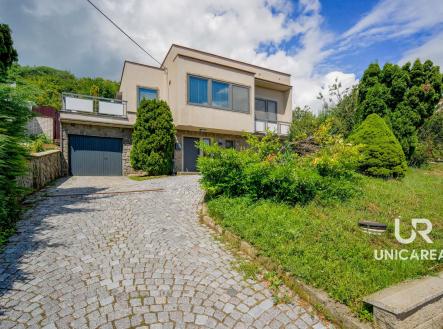 příjezd k domu | Prodej - dům/vila, 220 m²