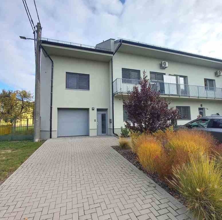 11b62c16-620b-4c52-a25c-54d53dd45fbd