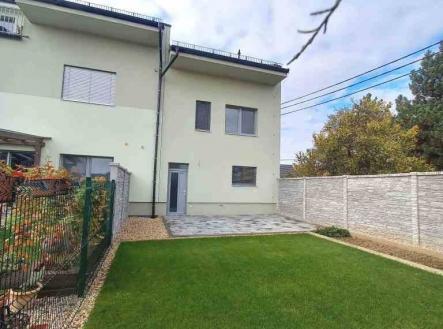 81c81a5b-b122-475f-a859-45b147592f4b | Prodej - dům/vila, 151 m²