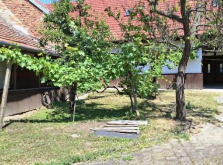 9b6d697d-ca73-40cf-8f88-a9d08f1202eb | Prodej - dům/vila, 350 m²