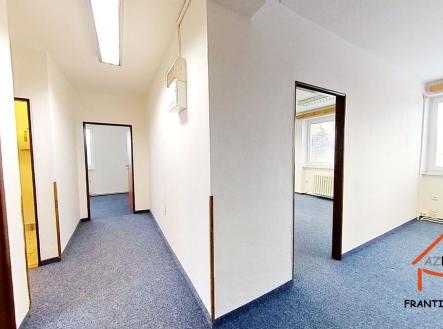 4 | Pronájem - dům/vila, 200 m²