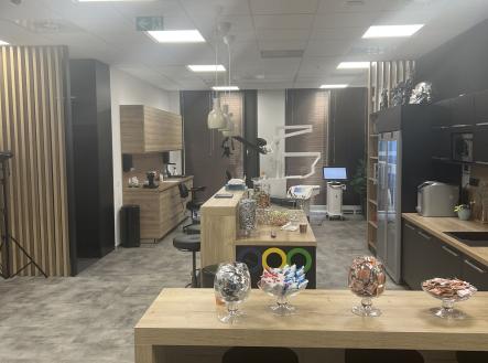 Pronájem - obchodní prostor, 250 m²