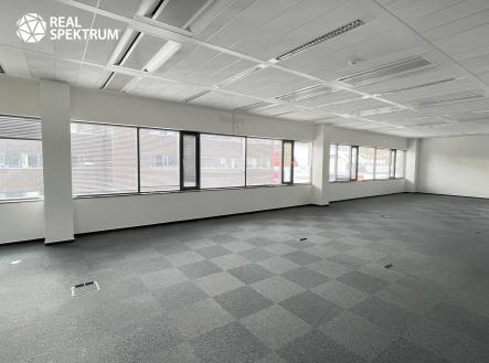 Pronájem - kanceláře, 872 m²