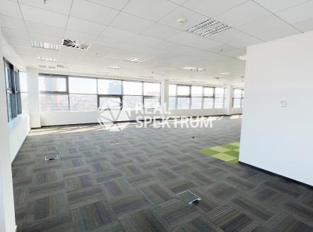 Pronájem - kanceláře, 936 m²