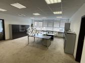 Pronájem - kanceláře, 497 m²
