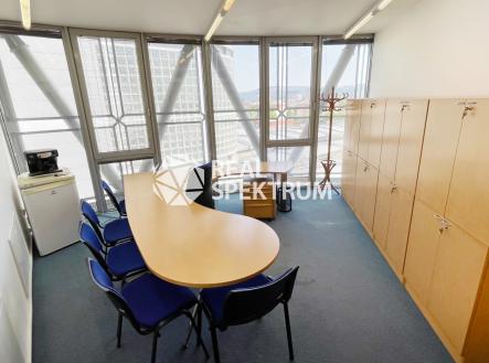 Pronájem - kanceláře, 260 m²