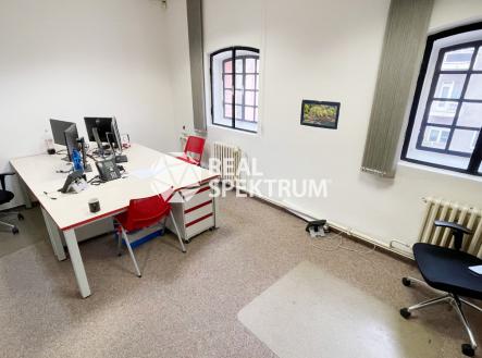 Pronájem - kanceláře, 358 m² obrázek