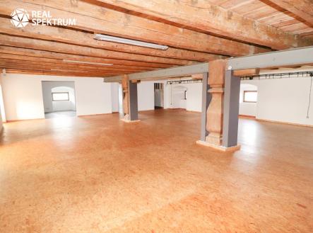 IMG_1445 | Pronájem - komerční objekt, sklad, 1 655 m²