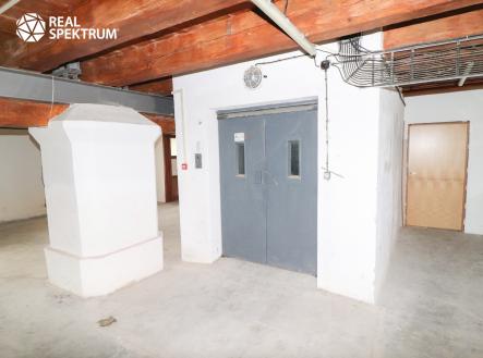 IMG_1444 | Pronájem - komerční objekt, sklad, 1 655 m²