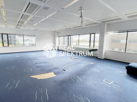Pronájem - kanceláře, 332 m²