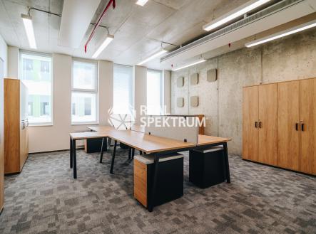Pronájem - kanceláře, 374 m²