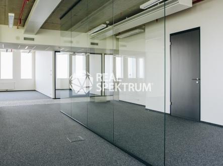 Pronájem - kanceláře, 1 073 m²