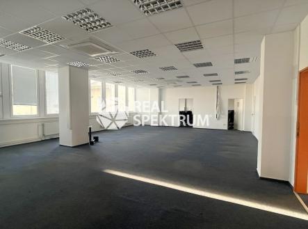 Pronájem - kanceláře, 344 m²