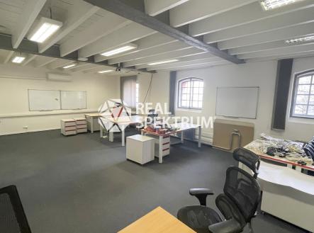 Pronájem - kanceláře, 509 m²