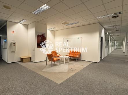 Pronájem - kanceláře, 1 541 m²