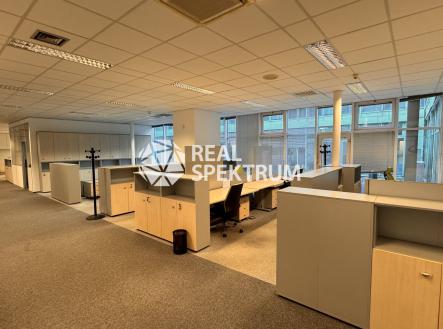 Pronájem - kanceláře, 1 541 m²