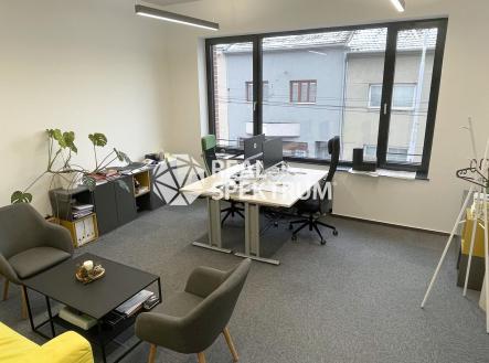 Pronájem - kanceláře, 235 m²