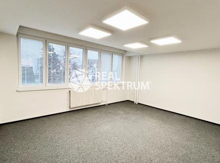 č.34 kancelář - 1 z 2 | Pronájem - kanceláře, 58 m²