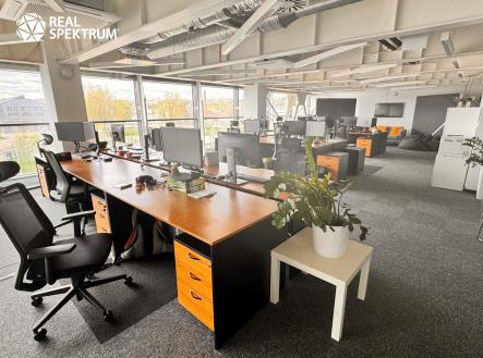 IMG_E4570 | Pronájem - kanceláře, 928 m²