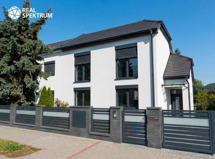 PRED DOMEM AI | Prodej - dům/vila, 210 m²