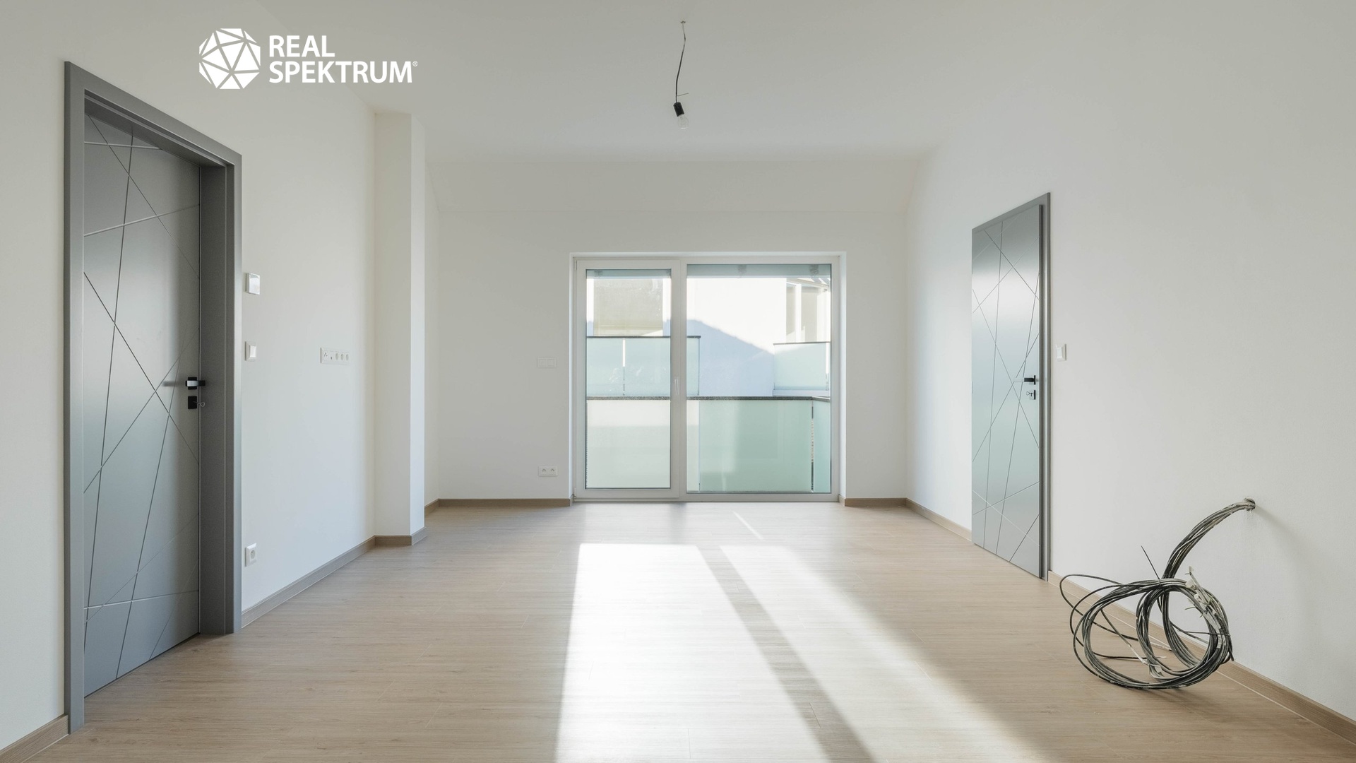 RS I FAM. NAMESTI-52