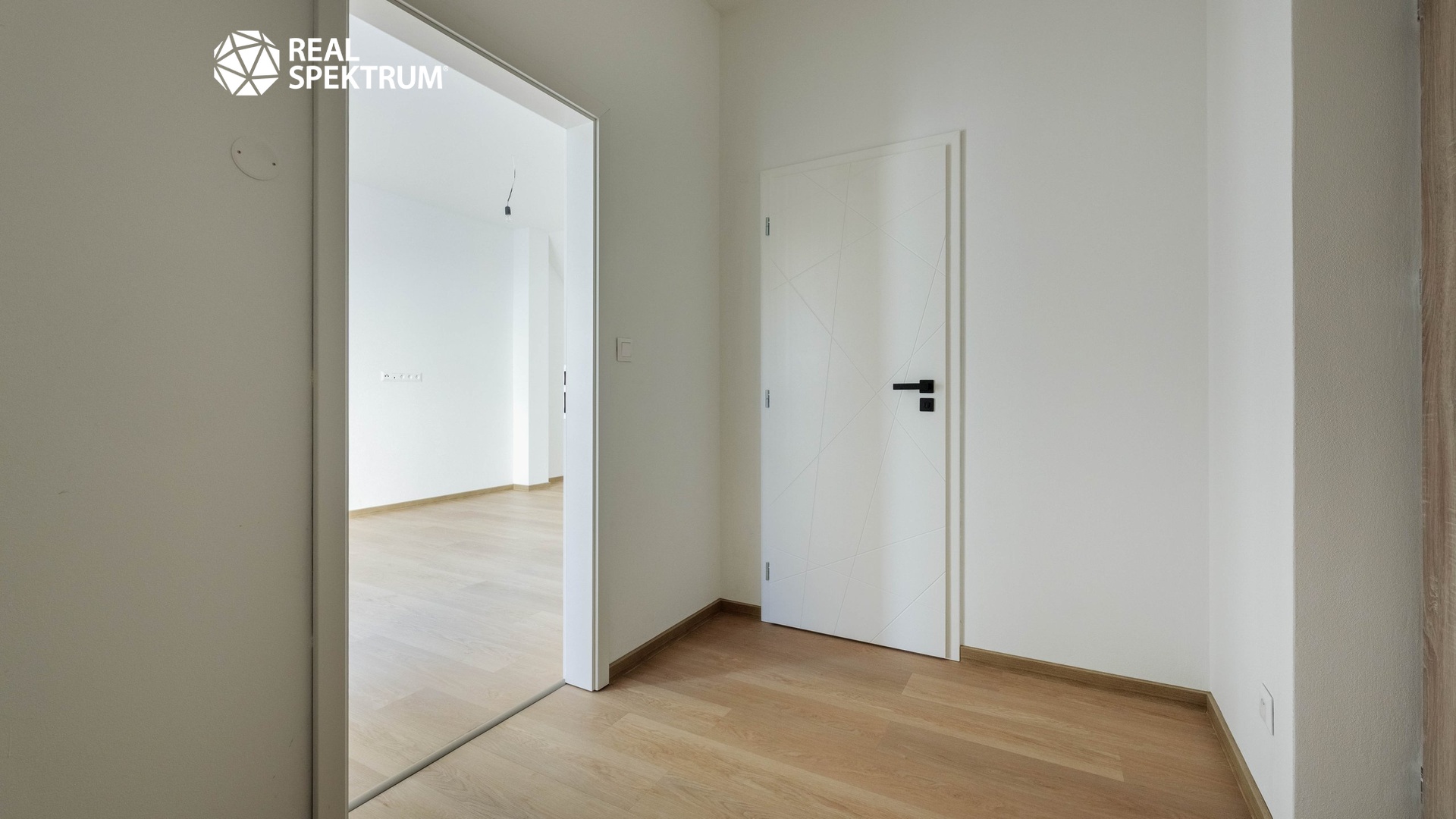 RS I FAM. NAMESTI-15