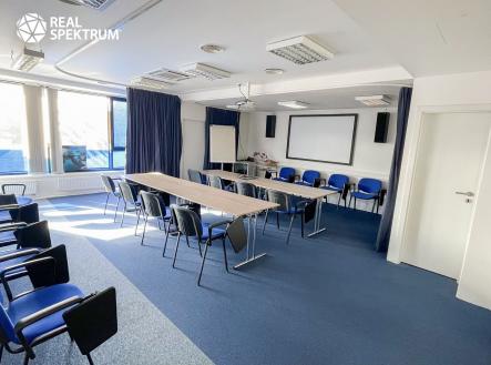 Pronájem - obchodní prostor, 427 m²