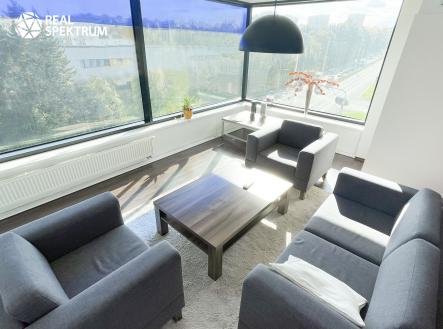 IMG_E9338 | Pronájem - obchodní prostor, 427 m²