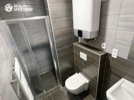pronajem-obchodniho-prostoru-20-m2-v-brne-u-zastavky-mhd-na-ulici-valcharska (2) | Pronájem - kanceláře, 24 m²