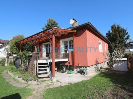 Pronájem - dům/vila, 210 m²