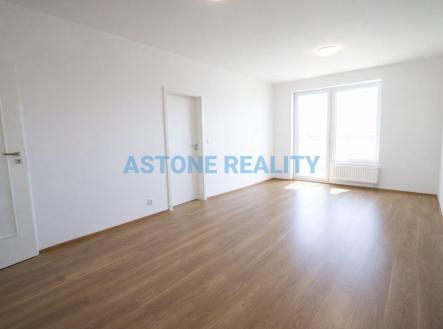 Obývák směrem k oknu.jpg | Pronájem bytu, 2+kk, 68 m²