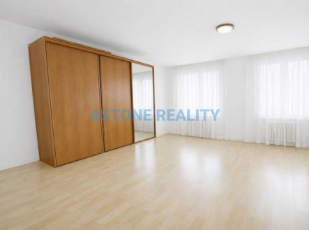 Obývák se záclonami.jpg | Prodej bytu, 2+kk, 59,8 m²