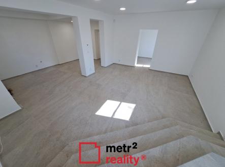 2 | Pronájem - obchodní prostor, 66 m²