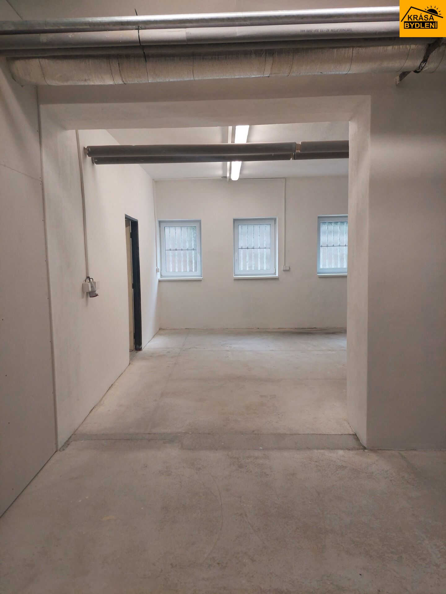 Pronájem nebytového prostoru s parkovacím stáním v Olomouci, Řepčíně