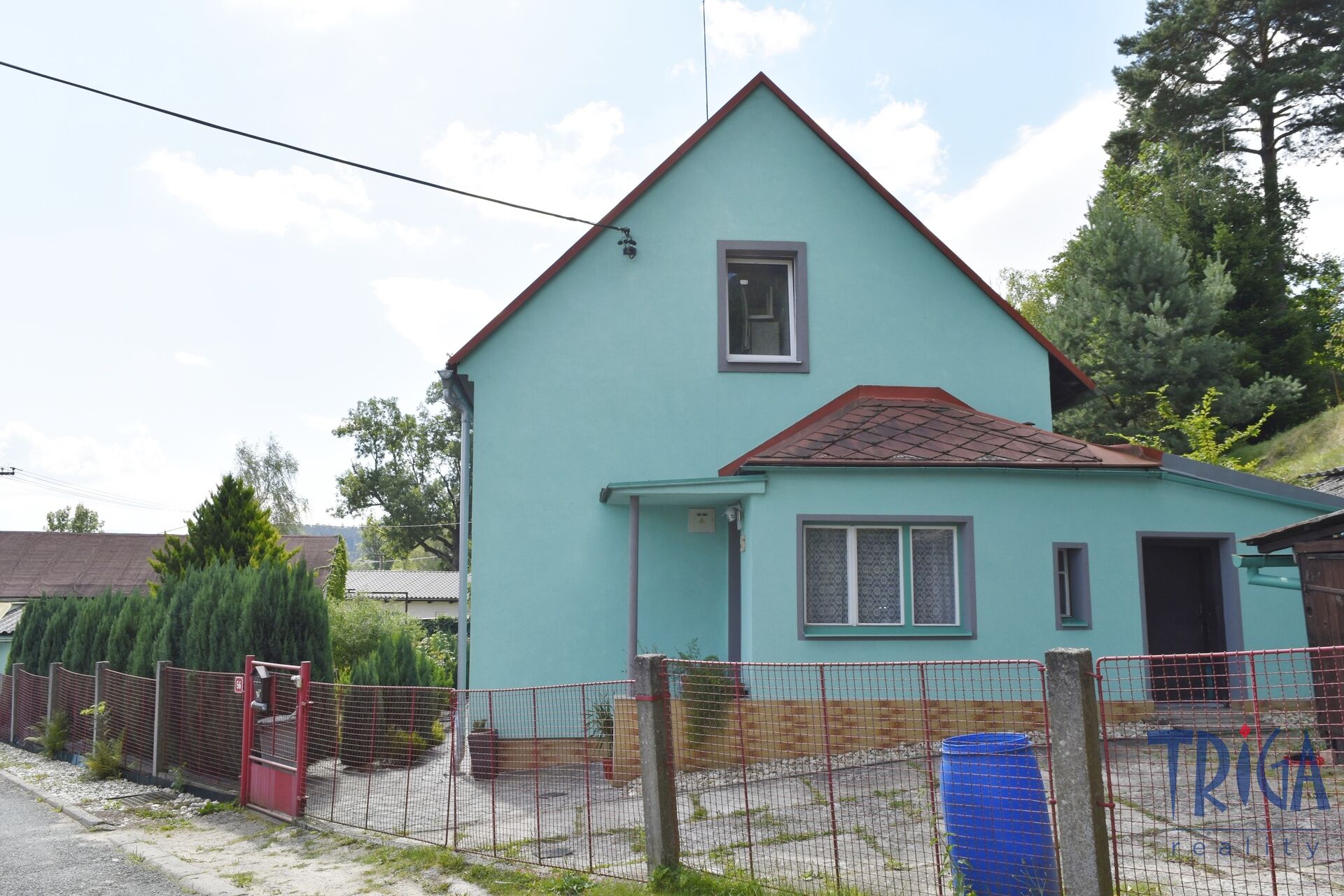 Náchod -  prodej rodinného domu s garáží a pozemkem 1271 m2