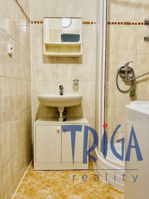 Jaroměř - družstevní byt 2+1 se zasklenou lodžií