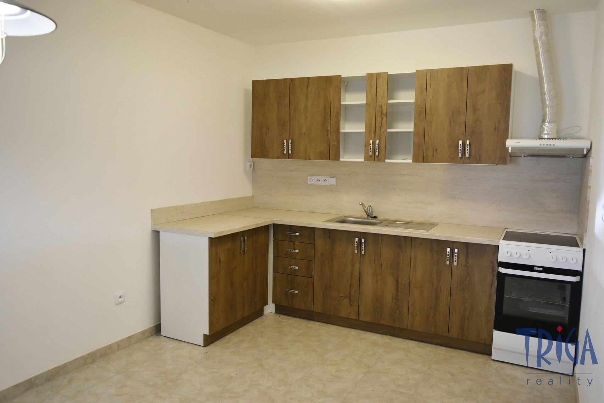 Mokré - Pronájem bytu 2+1 o ploše 100 m2 a stáje 130 m2